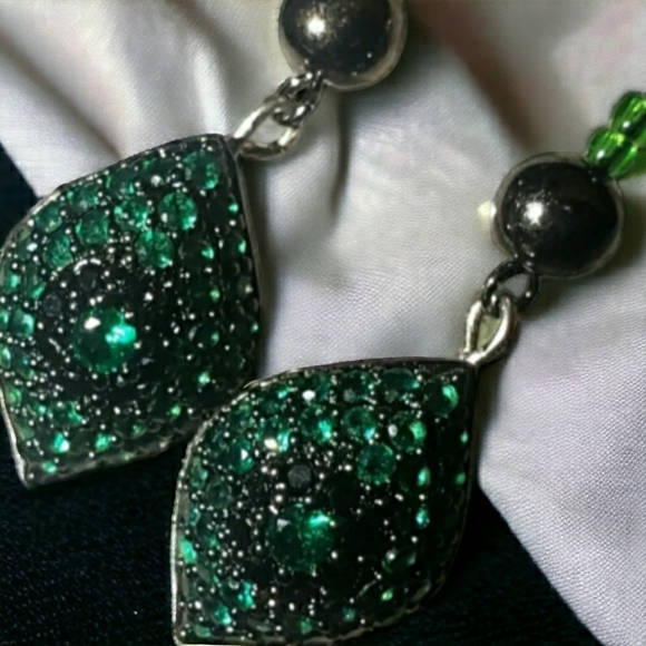 Emerald Green & Hematite Handcrafted Earrings - Picture 5 of 7